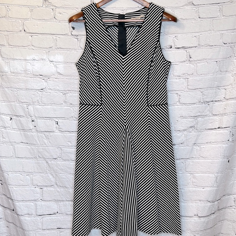 Banana Republic Black & White Striped V-Neck Sleeveless Dress Size 12